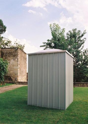 Germinoscope 1, installation à la Cerisaie, Lectoure, 2001. Dimensions  : 2,5X2X2 m.