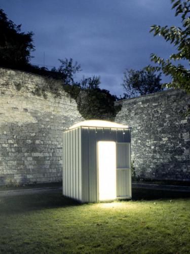 Germinoscope 1, installation à la Cerisaie, Lectoure, 2001. Dimensions  : 2,5X2X2 m. 