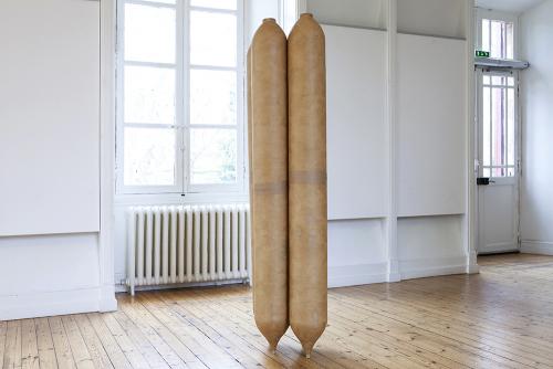 Salle 1 - Sans titre, acier et papier collé