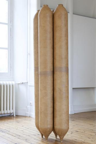 Salle 1  - Sans titre, acier et papier collé