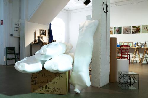 Hybridations, mannequins en polystyrène (Œuvre inachevée)