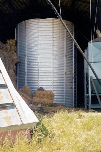 Vue extérieure du silo à Fiac. 
