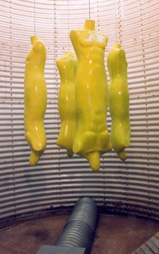 Huit corps hybrides, 2000, polystyrène, résine de polyester. Dimensions : 160 cm de haut.