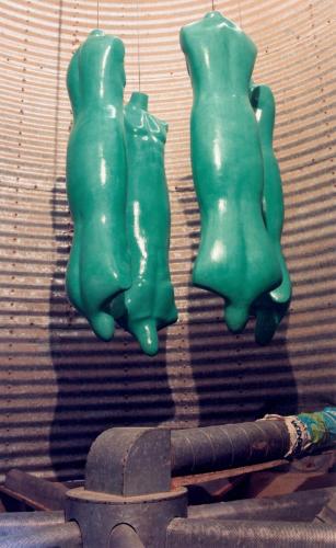 Huit corps hybrides, 2000, polystyrène, résine de polyester. Dimensions : 160 cm de haut.